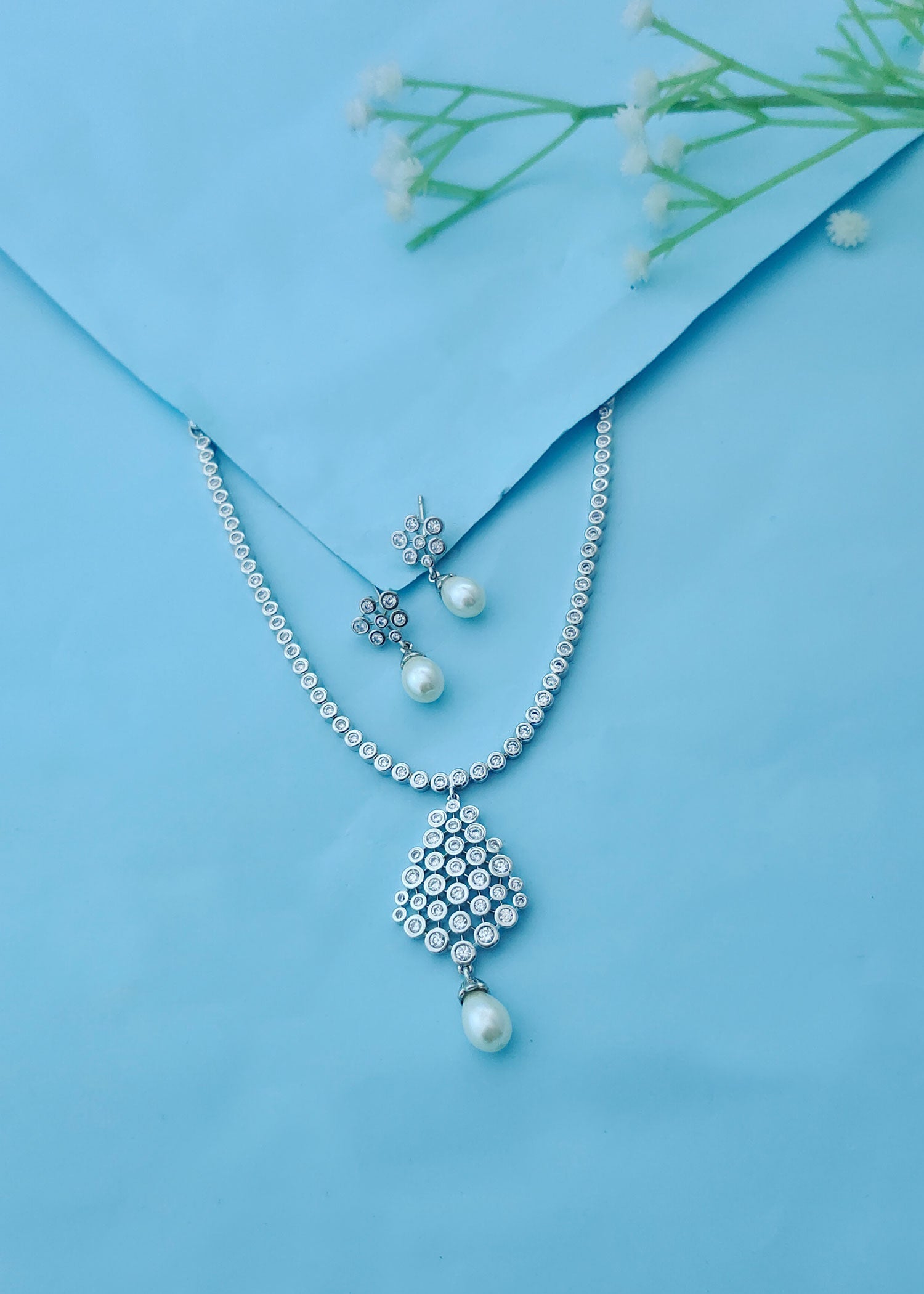 Delicate one hanging pearl zircon necklace set