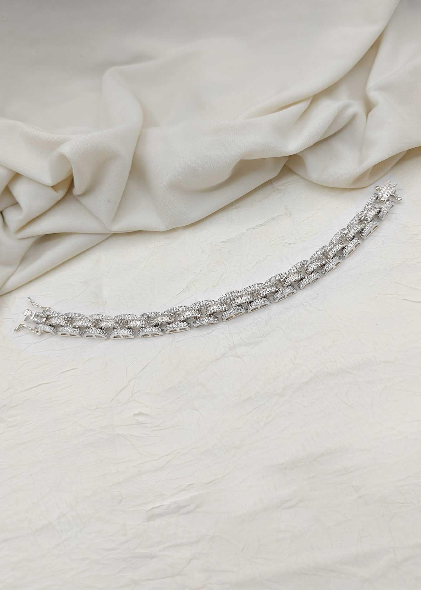 Full Diamond Studded Silver Plated Curved Link Loose Bracelet For Women