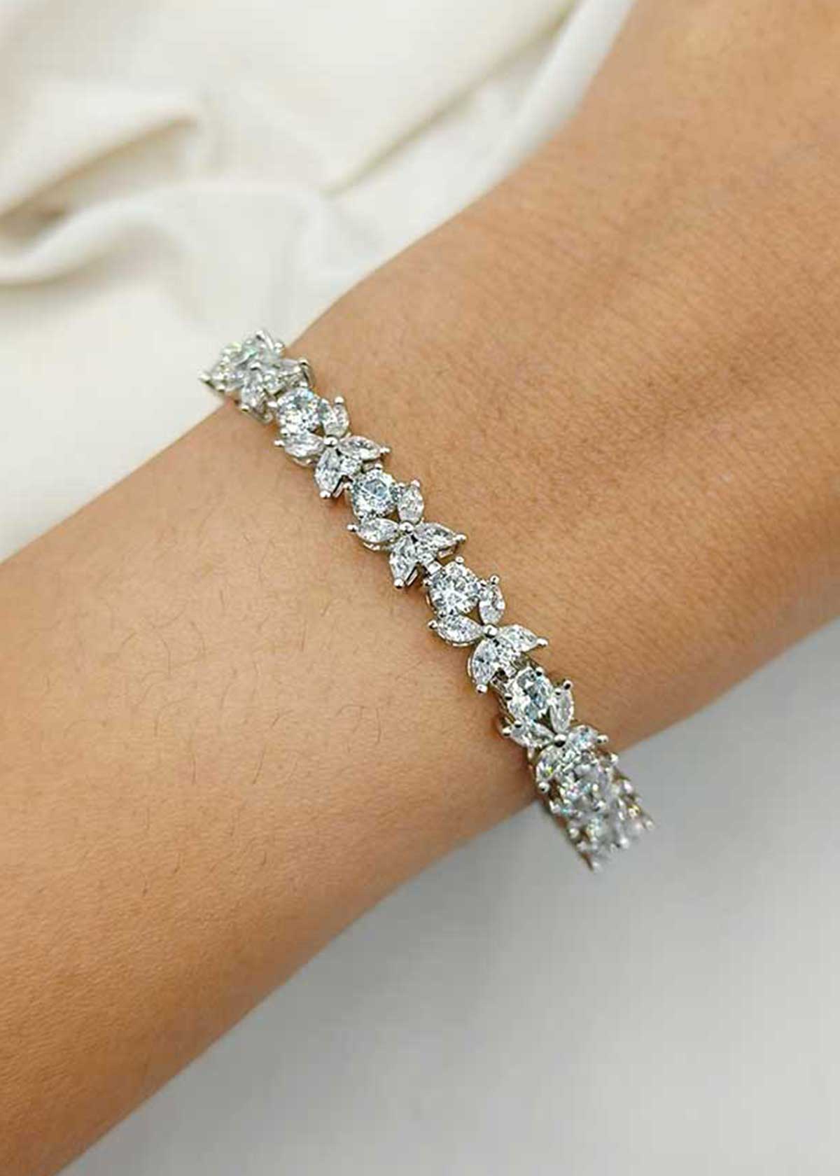 Exquisite Marquise-Cut Cubic Zircon Silver-Plated Loose Bracelet