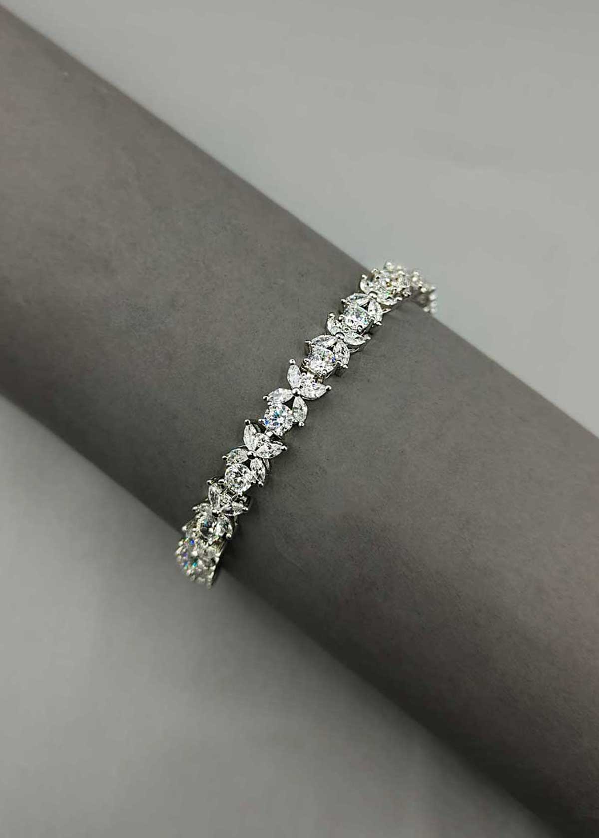 Exquisite Marquise-Cut Cubic Zircon Silver-Plated Loose Bracelet