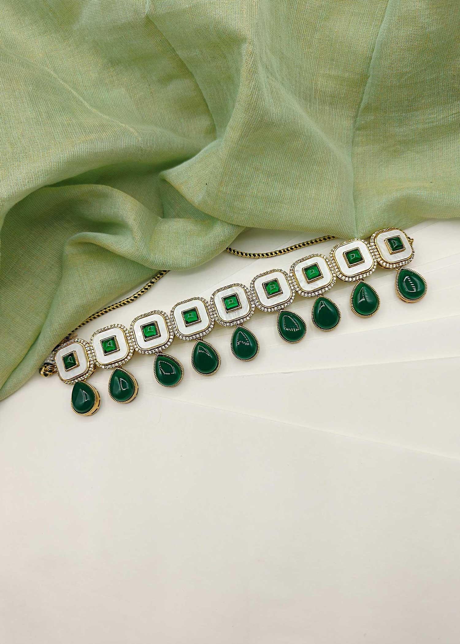 Cubic Zircon Mother of Pearl Antique Gold Green Choker Set