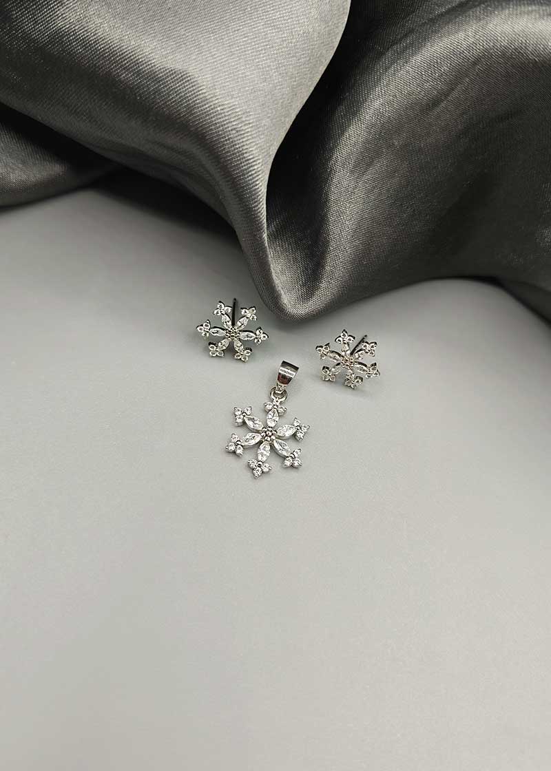 92.5 Sterling Silver Cubic Zircon Floral Design Pendant Set