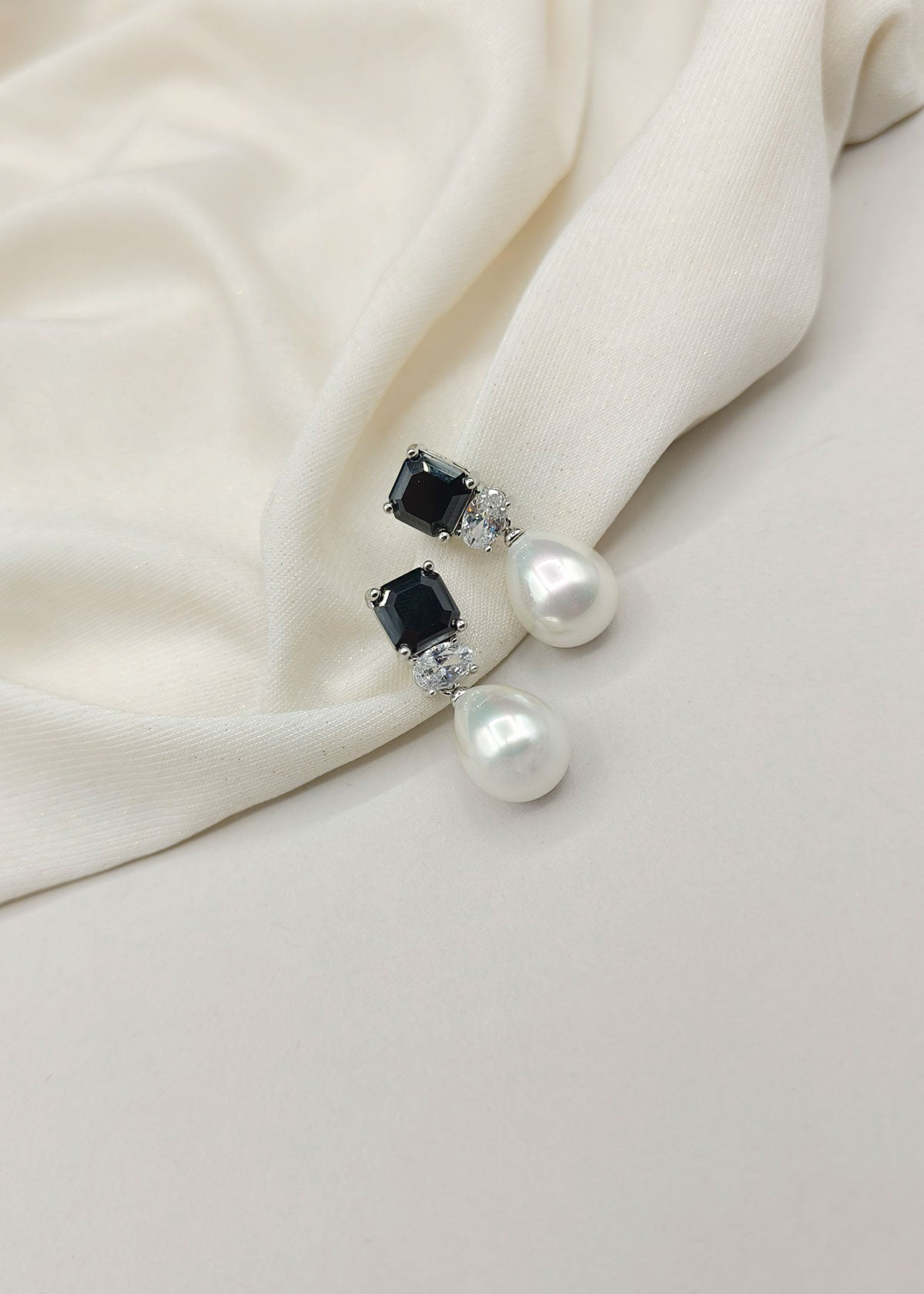 Cubic Zircon Red and Black Silver Plated Small Pearl Earring