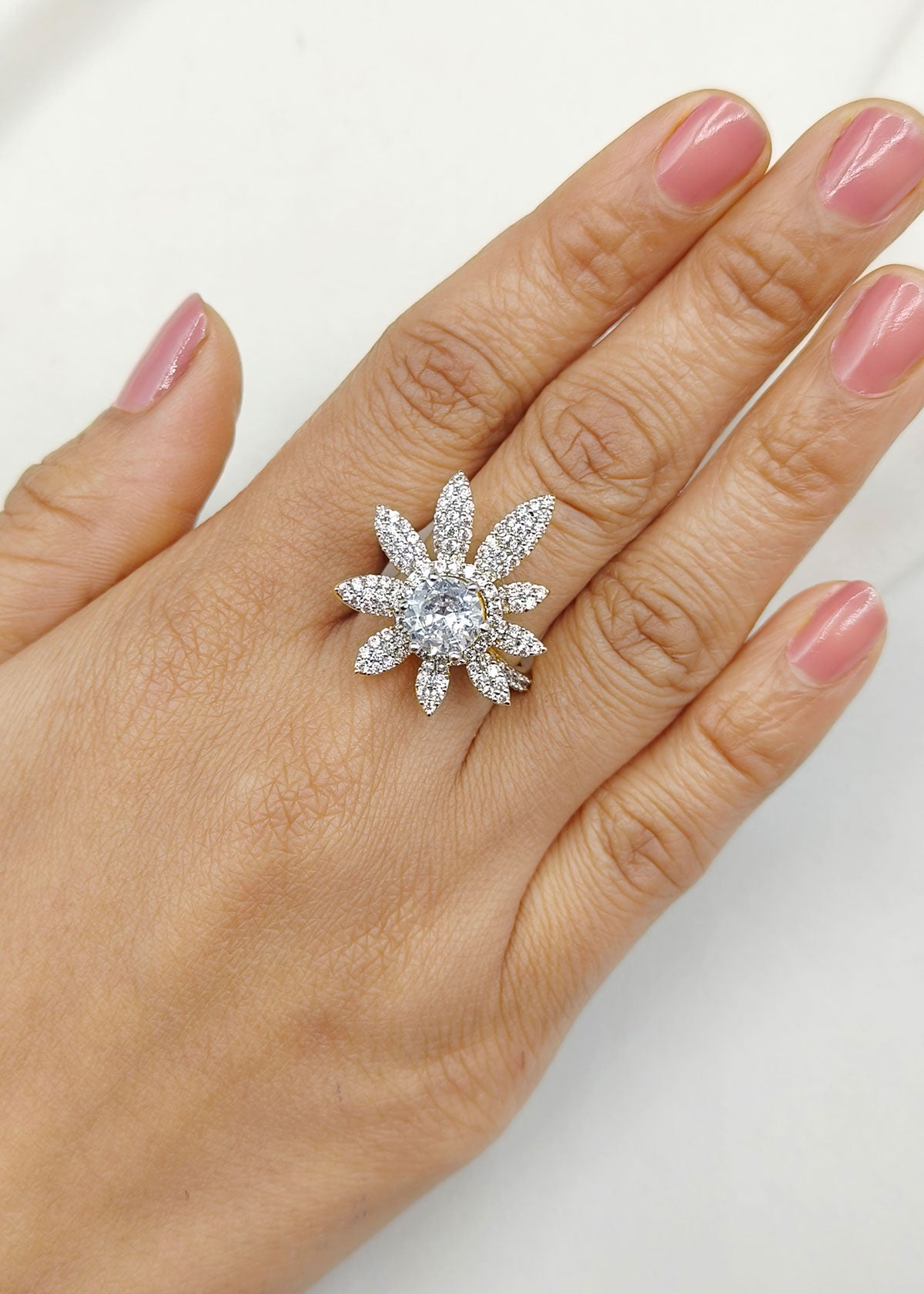 Artistic Flower Shaped Rose Gold Polish Adjustable Diamond Finger Ring
