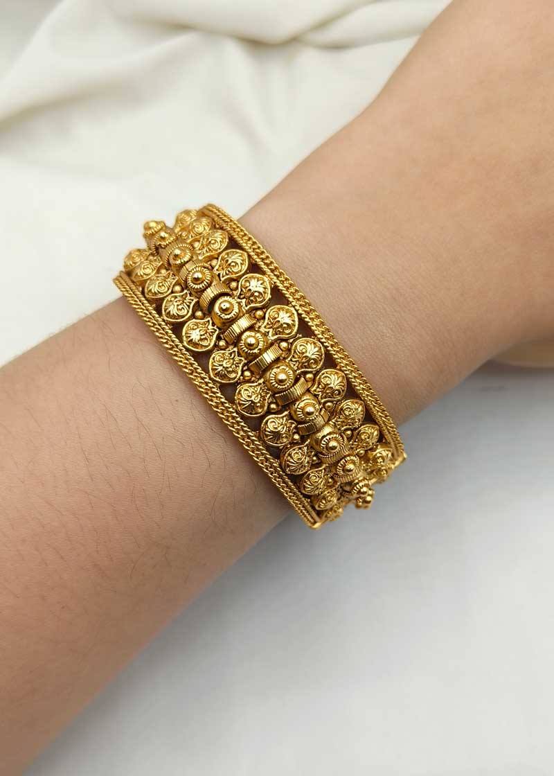 Beautiful Broad Antique Gold Traditional Openable Bangles (Pair)