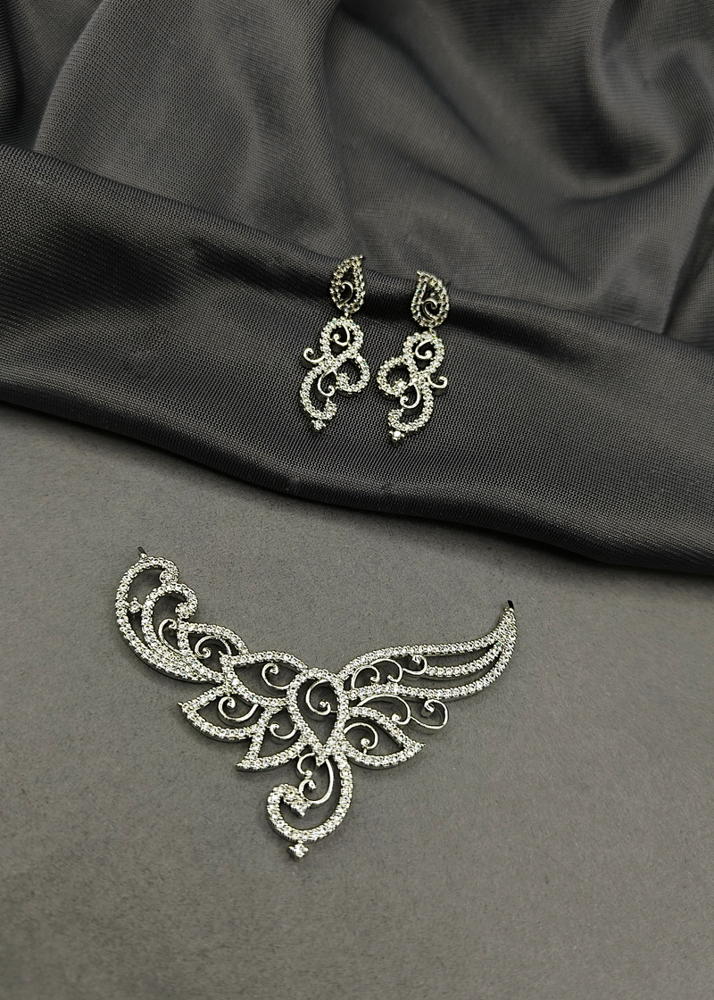 Delicate Petal Shaped Cubic Zircon Mangalsutra Pendant set