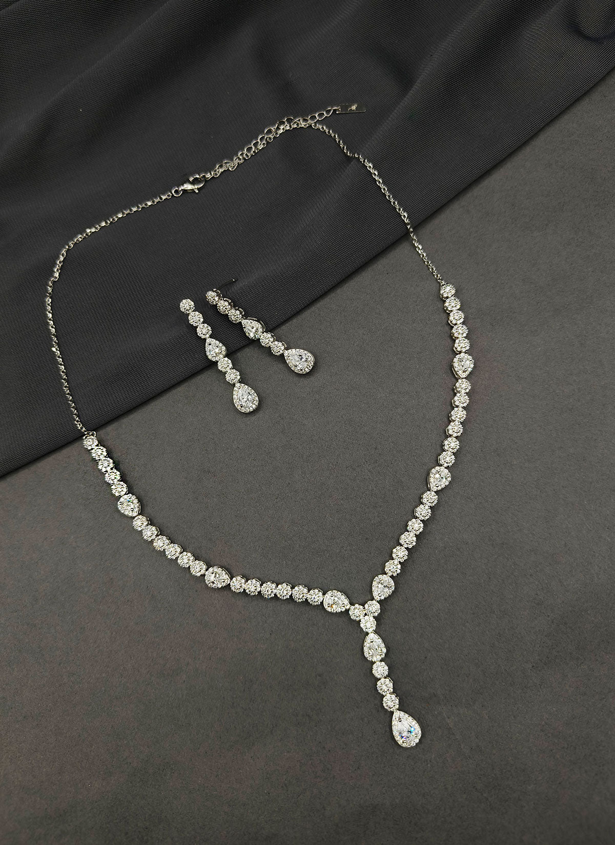 92.5 Sterling Silver Zircon Sparkling Drop Style Necklace Set With Long Earrings