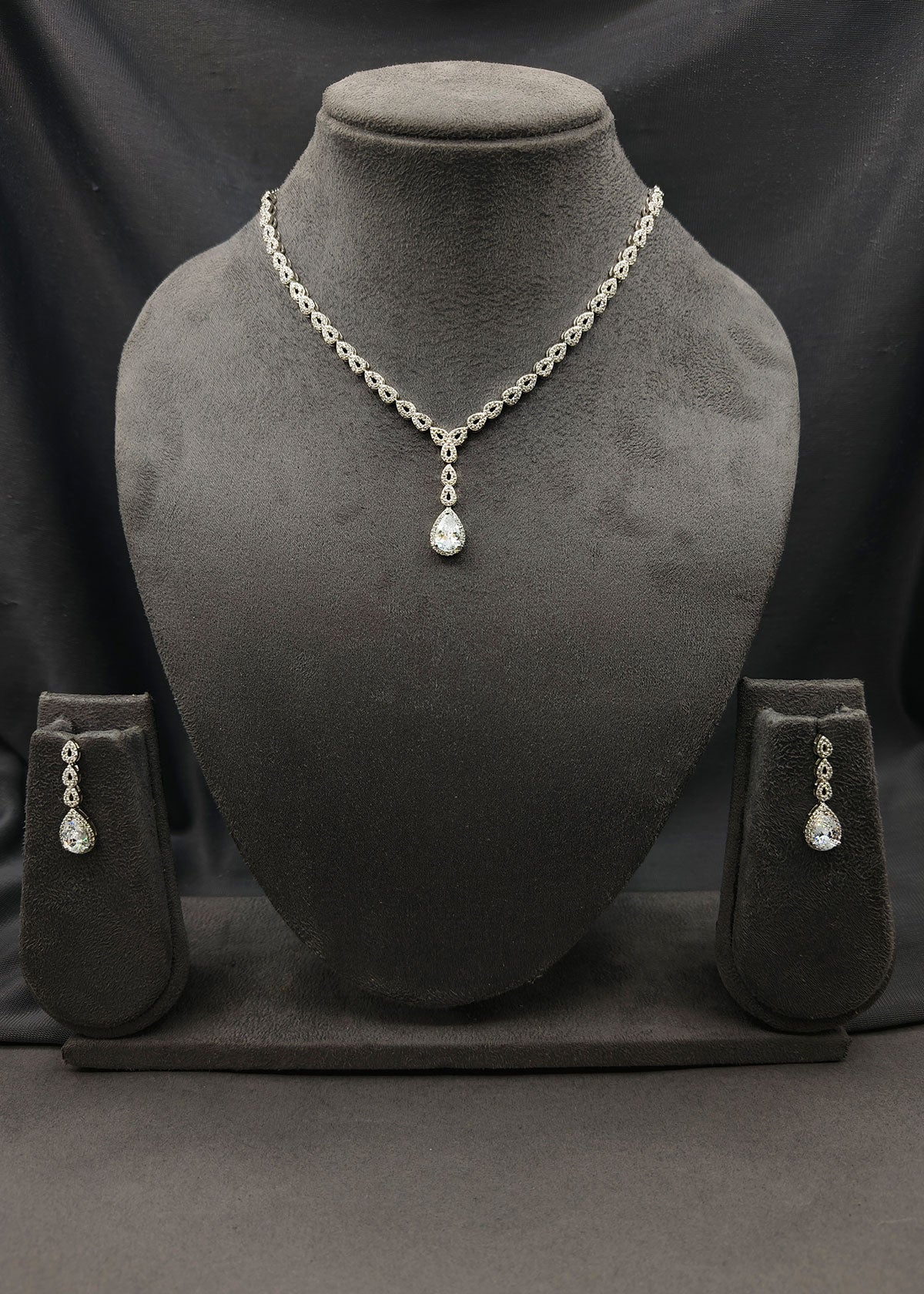 92.5 Sterling Silver Drop Shape Delicate Diamond Necklace Set