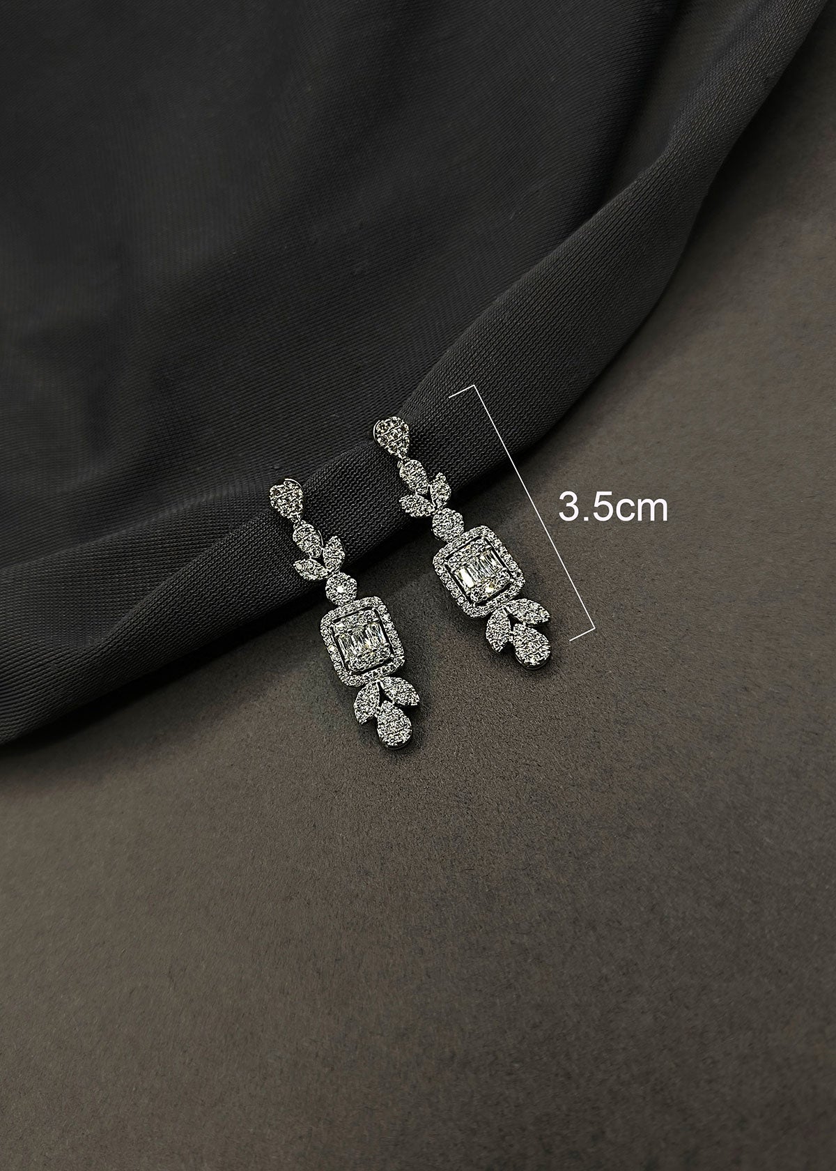 Sparkling Elegance Silver Plated Classy Necklace Set