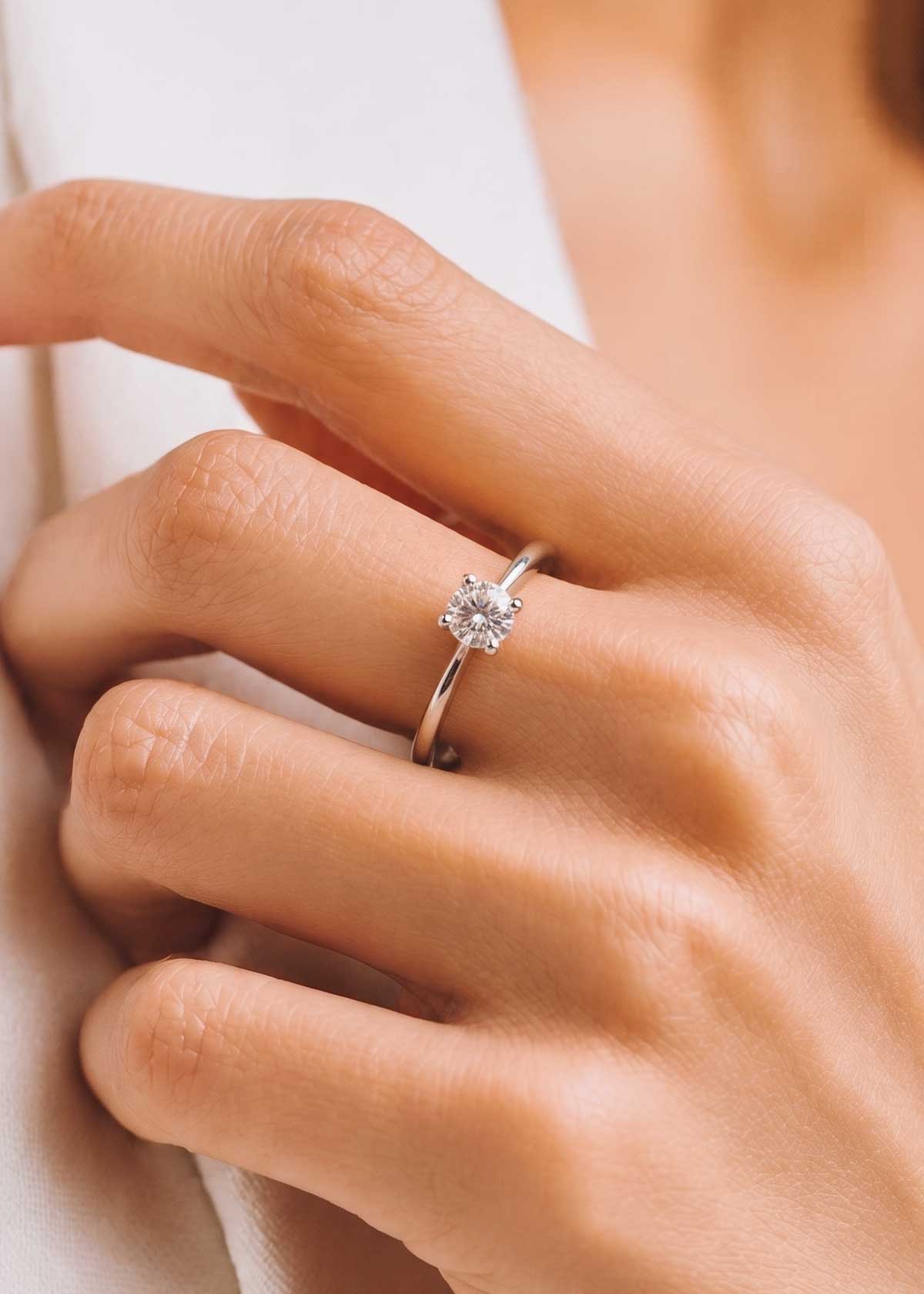 92.5 Sterling Silver Classic Solitaire Delicate Finger Ring For Women