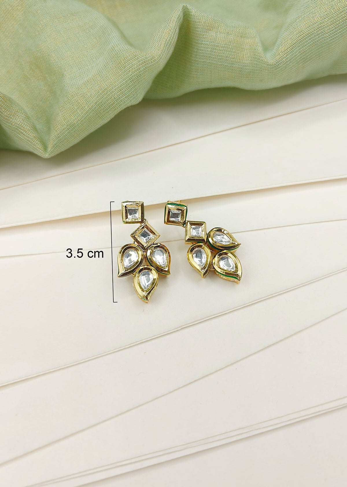 Delicate Leaf Design Adjustable Short Kundan Necklace Set