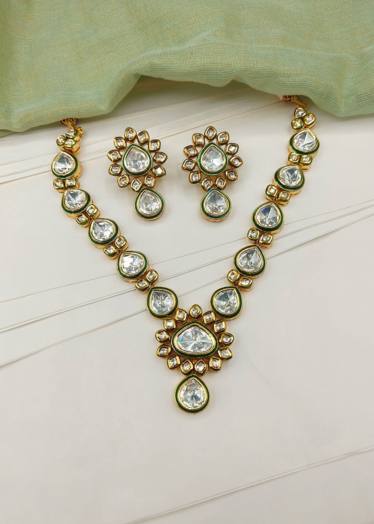 Elegant Gold Plated Teardrop Kundan Necklace Set