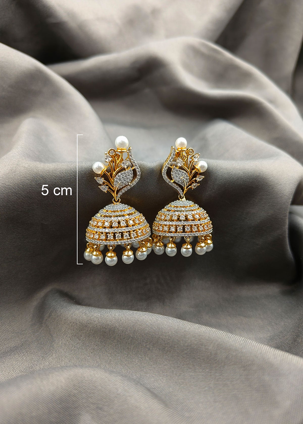 Beautiful Cubic Zircon With Pearl Traditional Style Jhumka Earring
