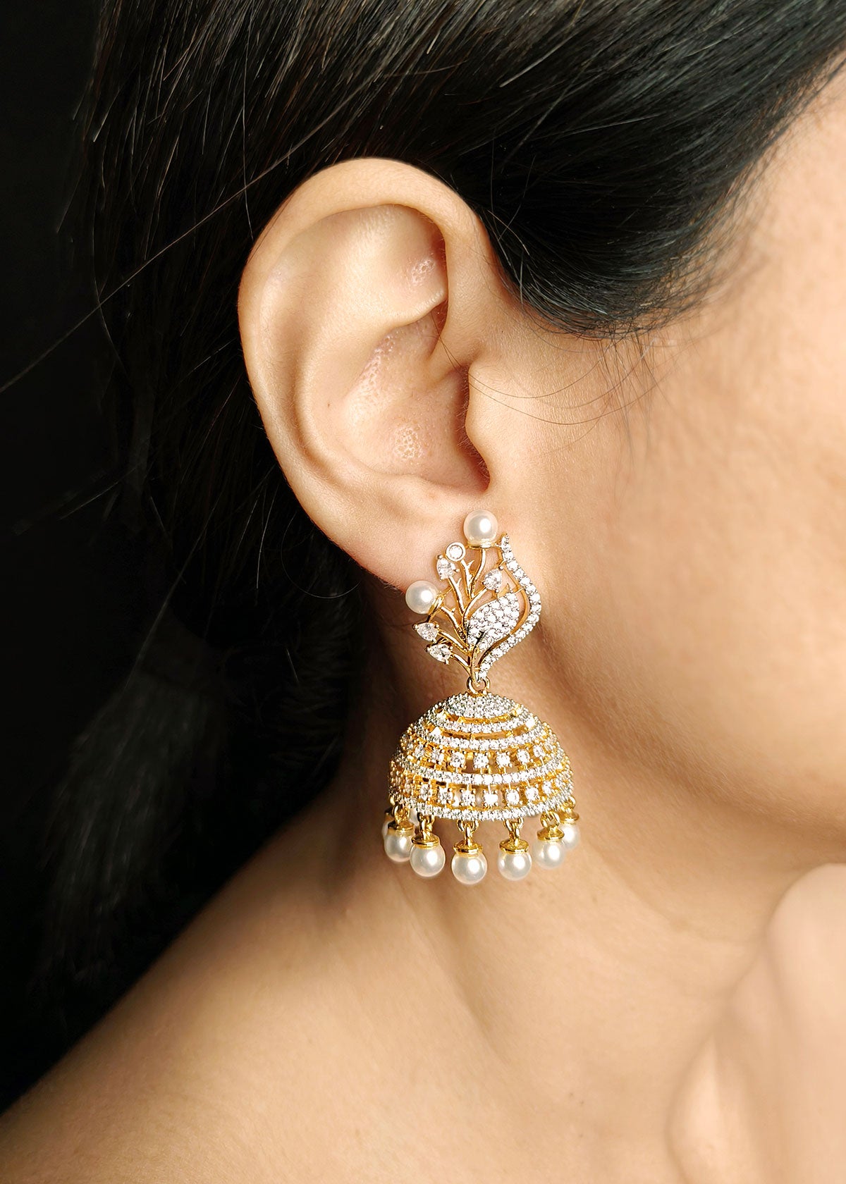 Beautiful Cubic Zircon With Pearl Traditional Style Jhumka Earring