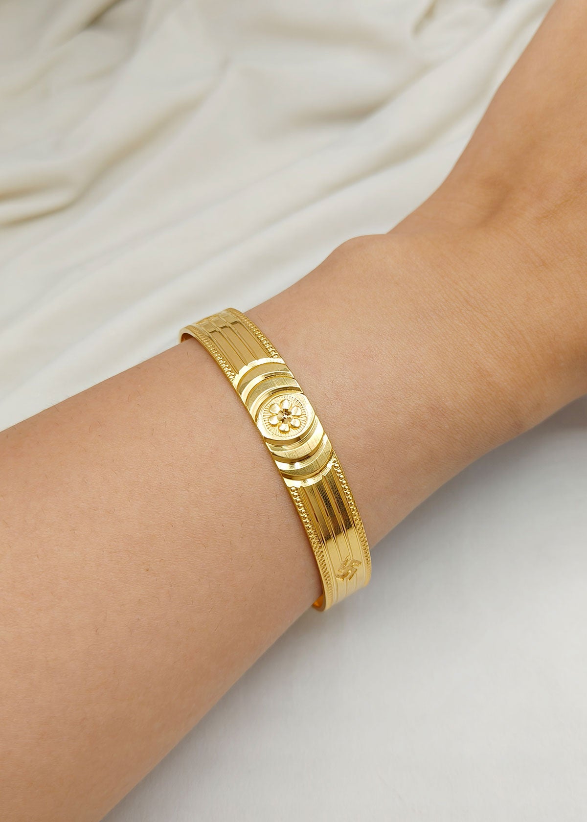 Floral Carved Glossy 1 Gram Gold Plated Bangles (Pair)