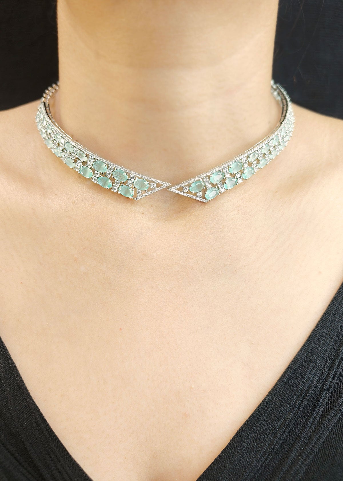 Collar Style Diamond Western Stiff Hasli Necklace Set