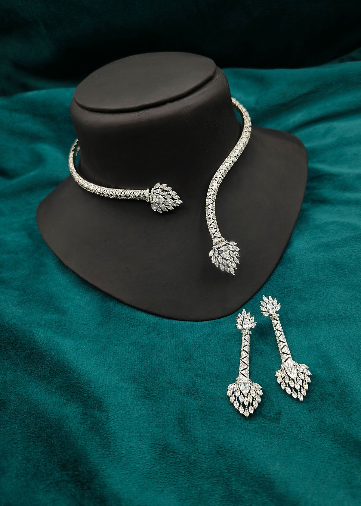 Radiant Collar Design Cubic Zircon With Marquise Stone Gold And Silver Plated Western Stiff Hasli Necklace Set