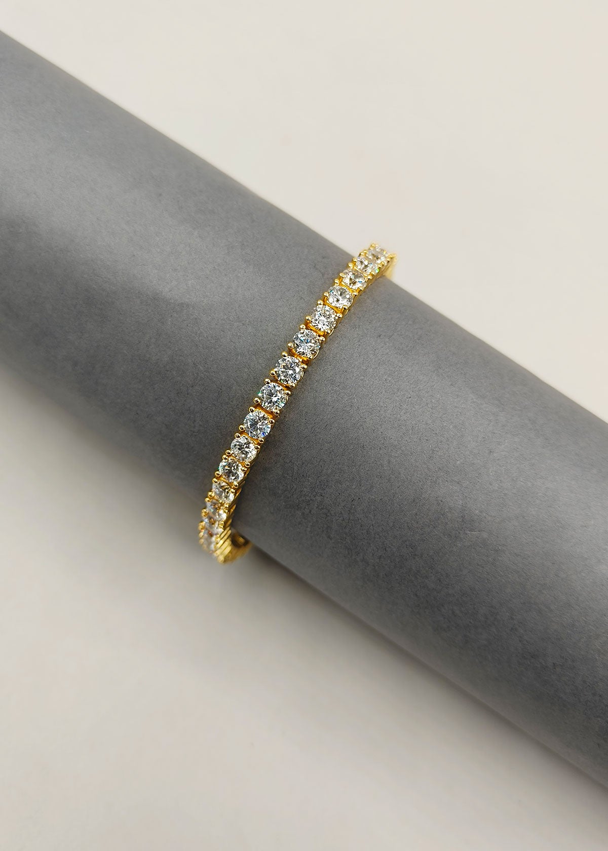 Classic Round Cut Diamond Studded Tennis Loose Bracelet For Women