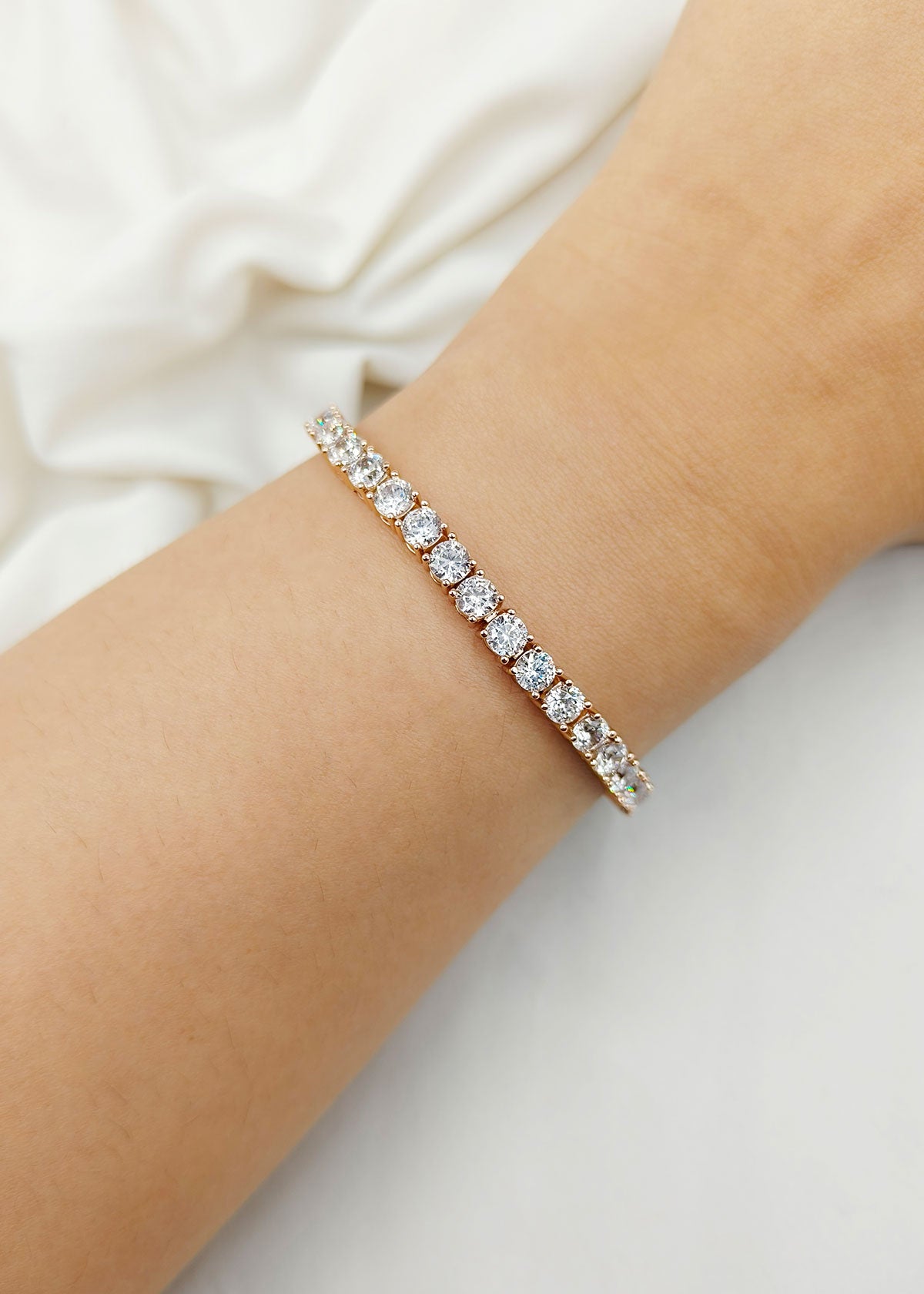 Classic Round Cut Diamond Studded Tennis Loose Bracelet For Women