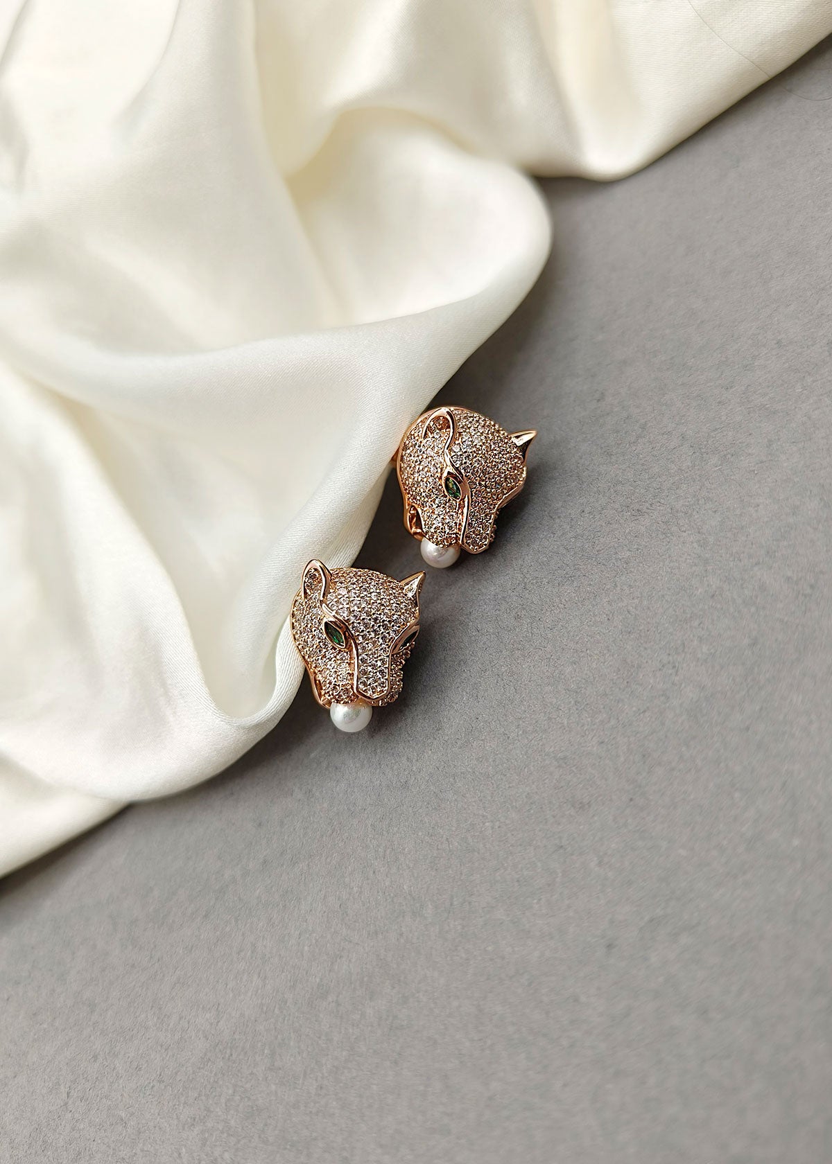 Cubic Zircon Rose Gold Plated Panther Face Design With Pearl Small Stud Earring For Women