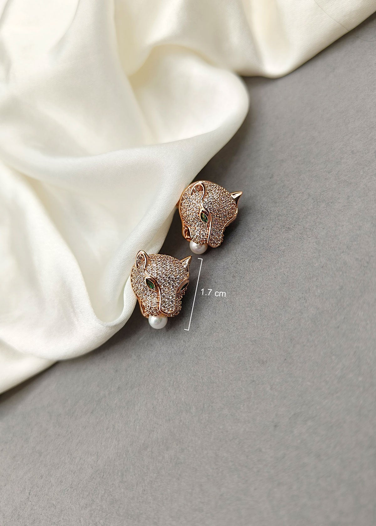 Cubic Zircon Rose Gold Plated Panther Face Design With Pearl Small Stud Earring For Women