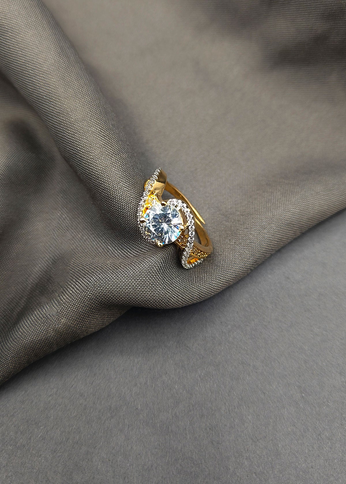 Elegant Two-Tone Intertwined Cubic Zircon Solitaire Adjustable Finger Ring