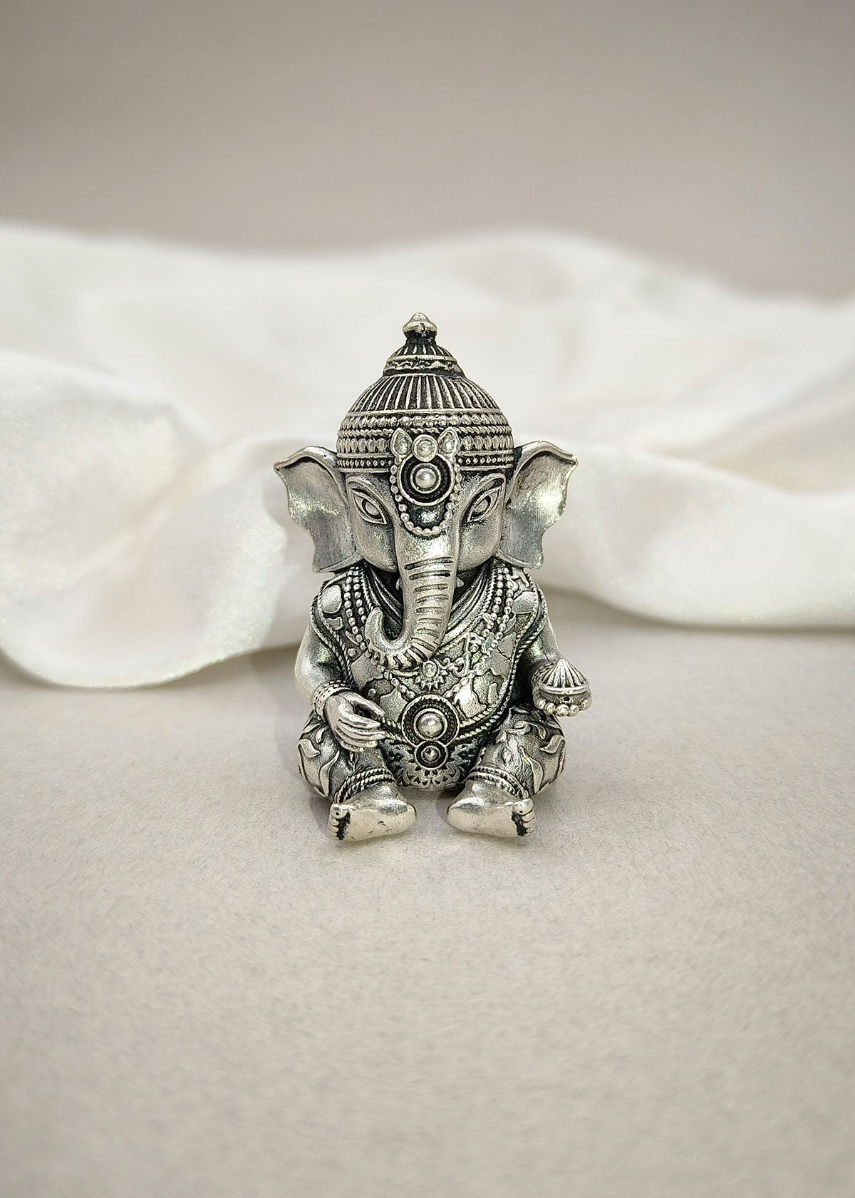 92.5 Sterling Auspicious Sitting Ganesha Idol