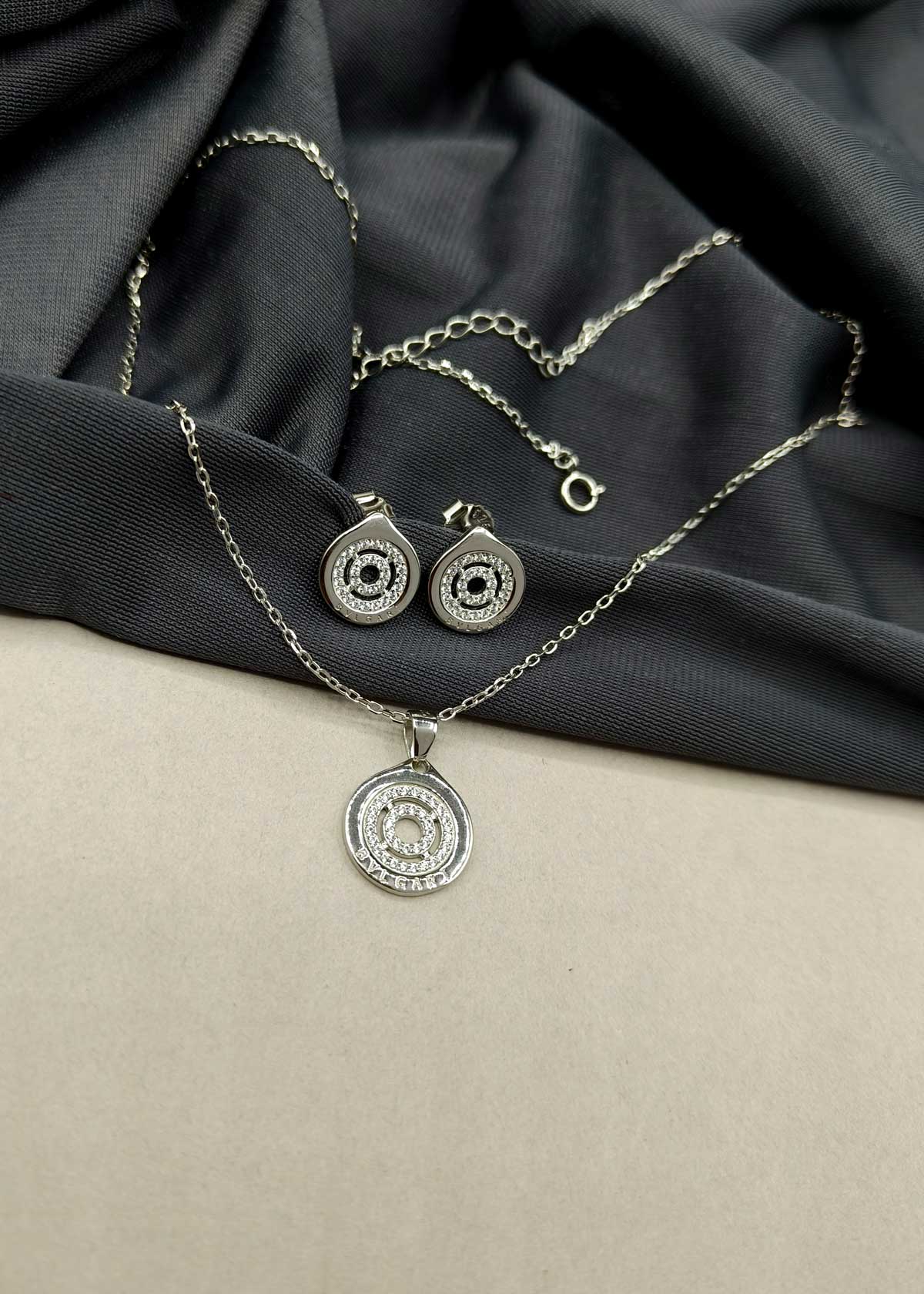 92.5 Sterling Silver Bvlgari Inspired Circle Design Pendant Set With Chain For Women