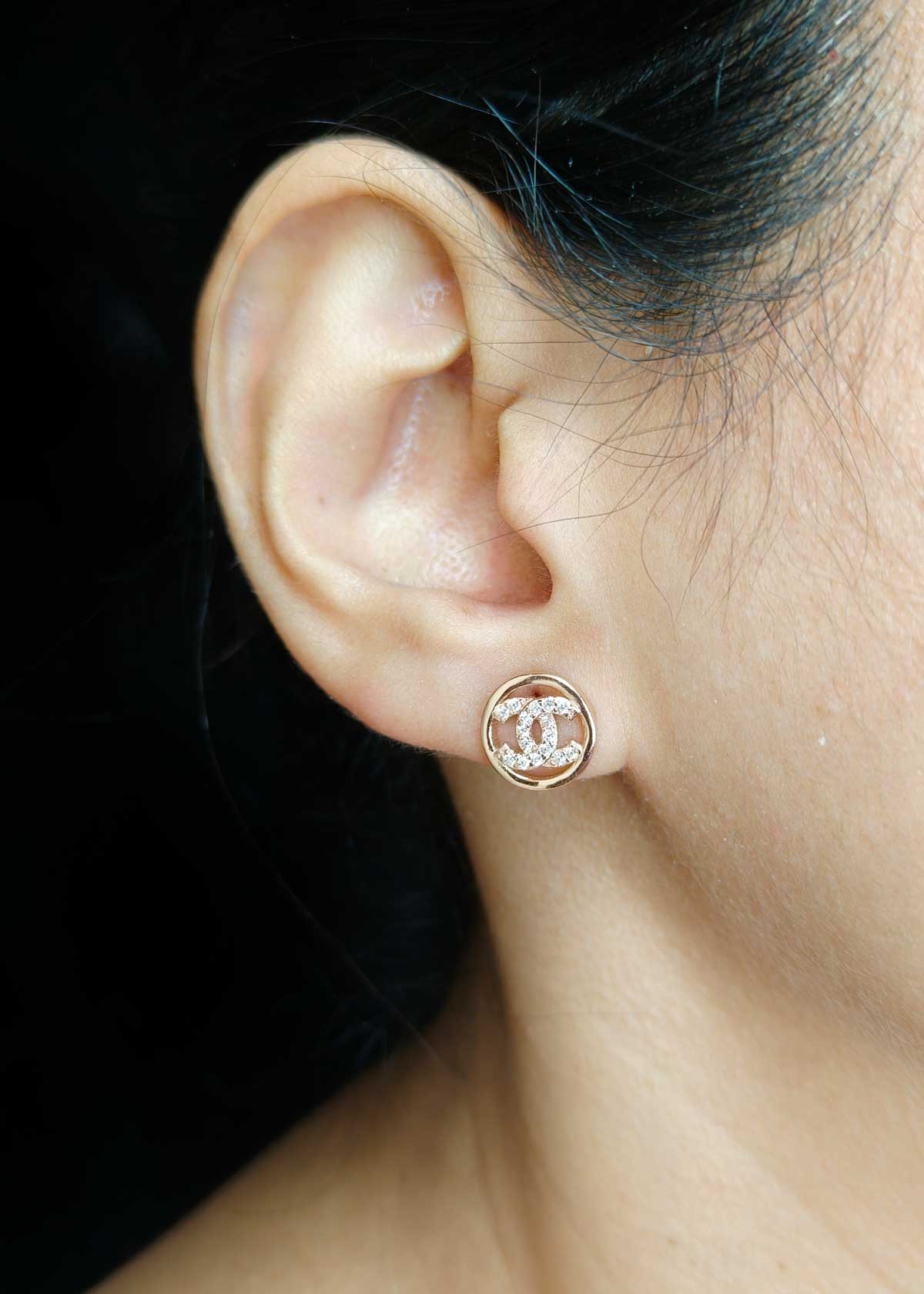 92.5 Sterling Silver Chanel Inspired With Cubic Zircon Stone Round Design Pendant Set With Chain For Women