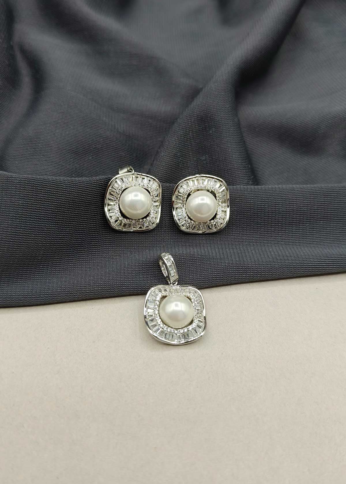 92.5 Sterling Silver Glamorous Pearl With Baguette Stone Pendant Set For Women Set