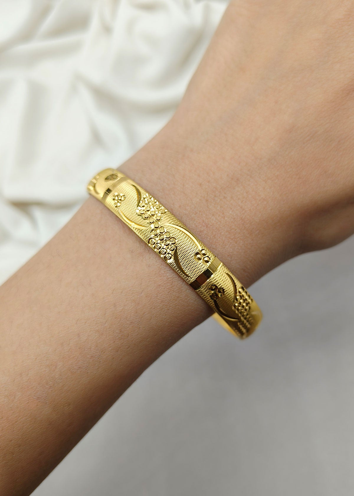 1 Gram Gold Plated Traditional Artistic Pattern Designer Bangles (Pair)