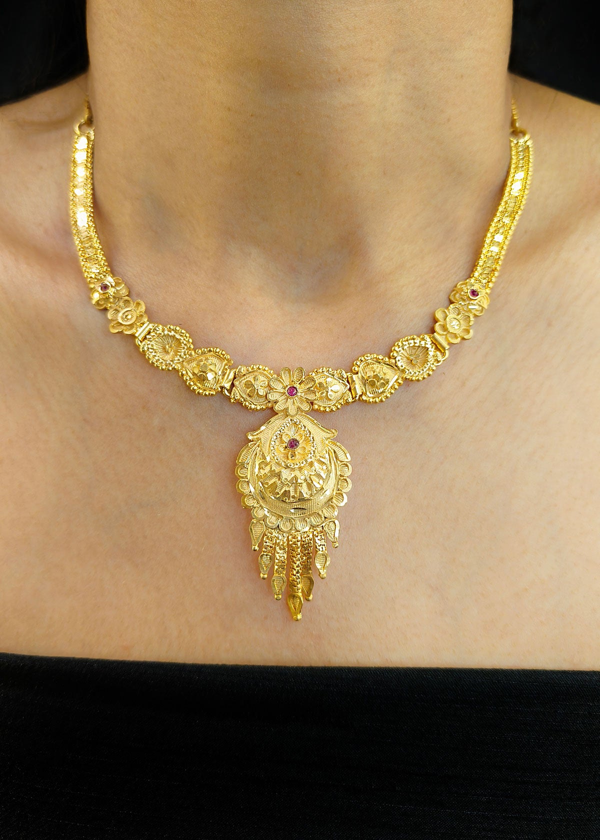 Classic Floral Design 1 Gram Gold Gold Plated With Dark Pink Stone Short Necklace Set