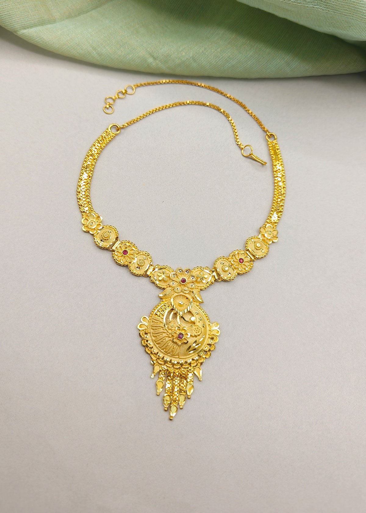 Delicate 1 Gram Gold Plated Floral Design Short Necklace Set