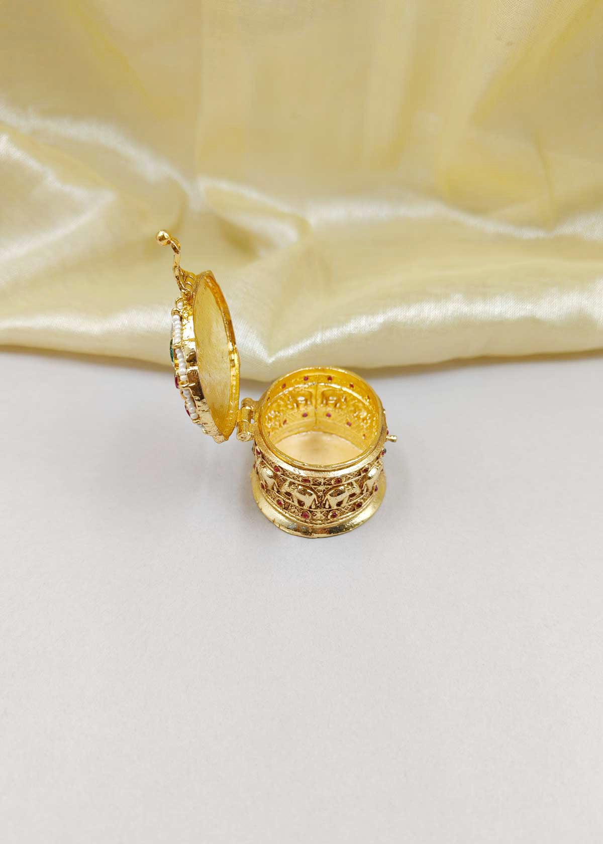 Antique Gold Plated Round Kumkum Box / Sindoor Box