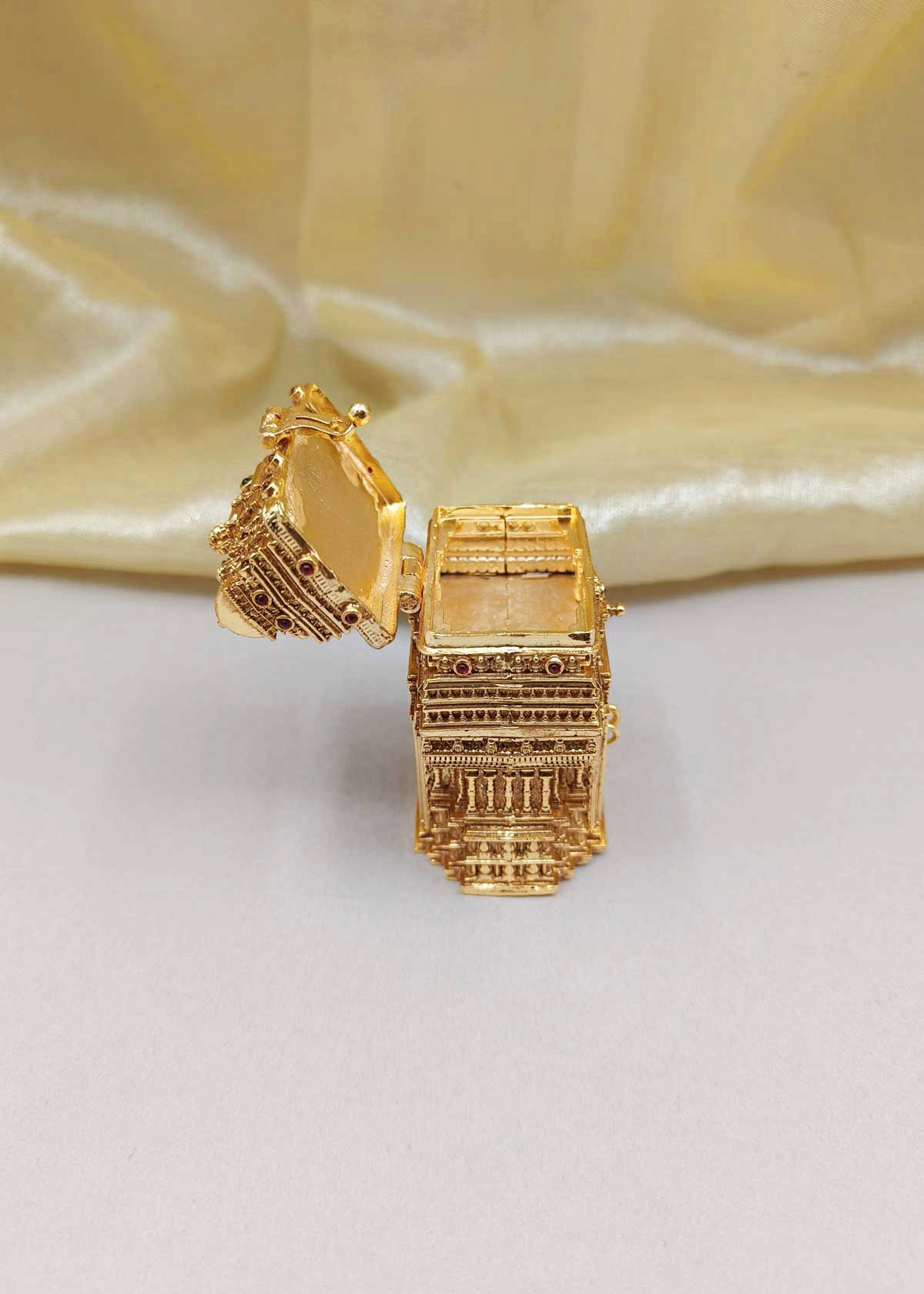 Antique Gold Plated Round Kumkum Box / Sindoor Box