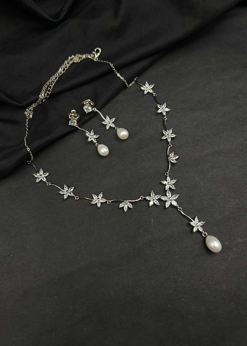 92.5 Sterling Silver Marquise Diamond And Graceful Floral Pearl Drop Necklace Set