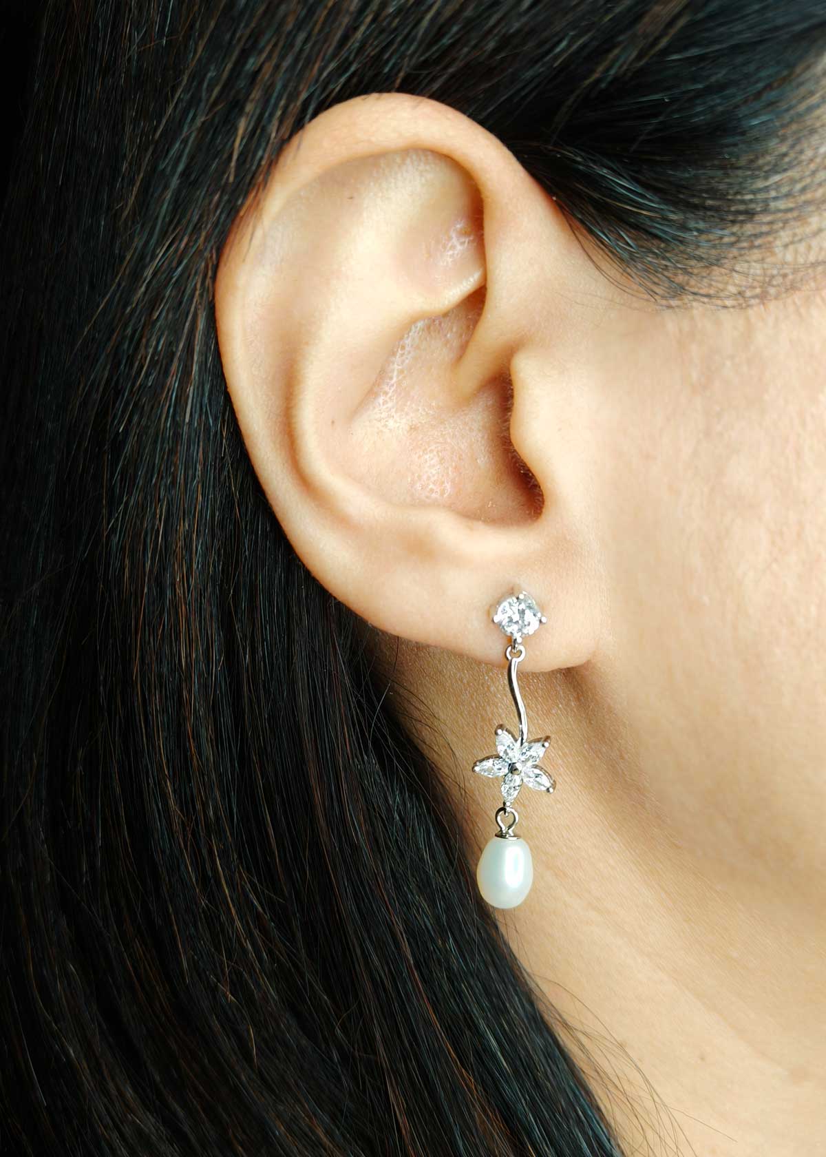 92.5 Sterling Silver Marquise Diamond And Graceful Floral Pearl Drop Necklace Set