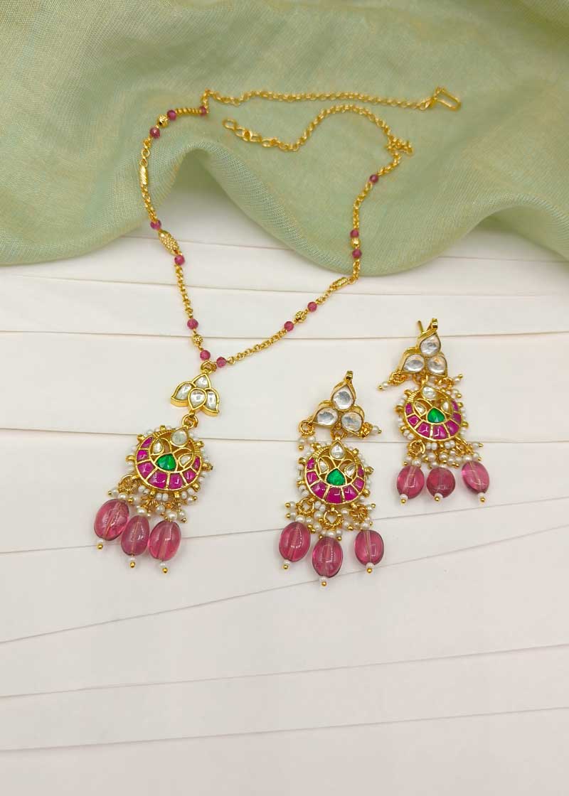 Elegant Gold Plated Kundan Pendant Set With Beaded Chain