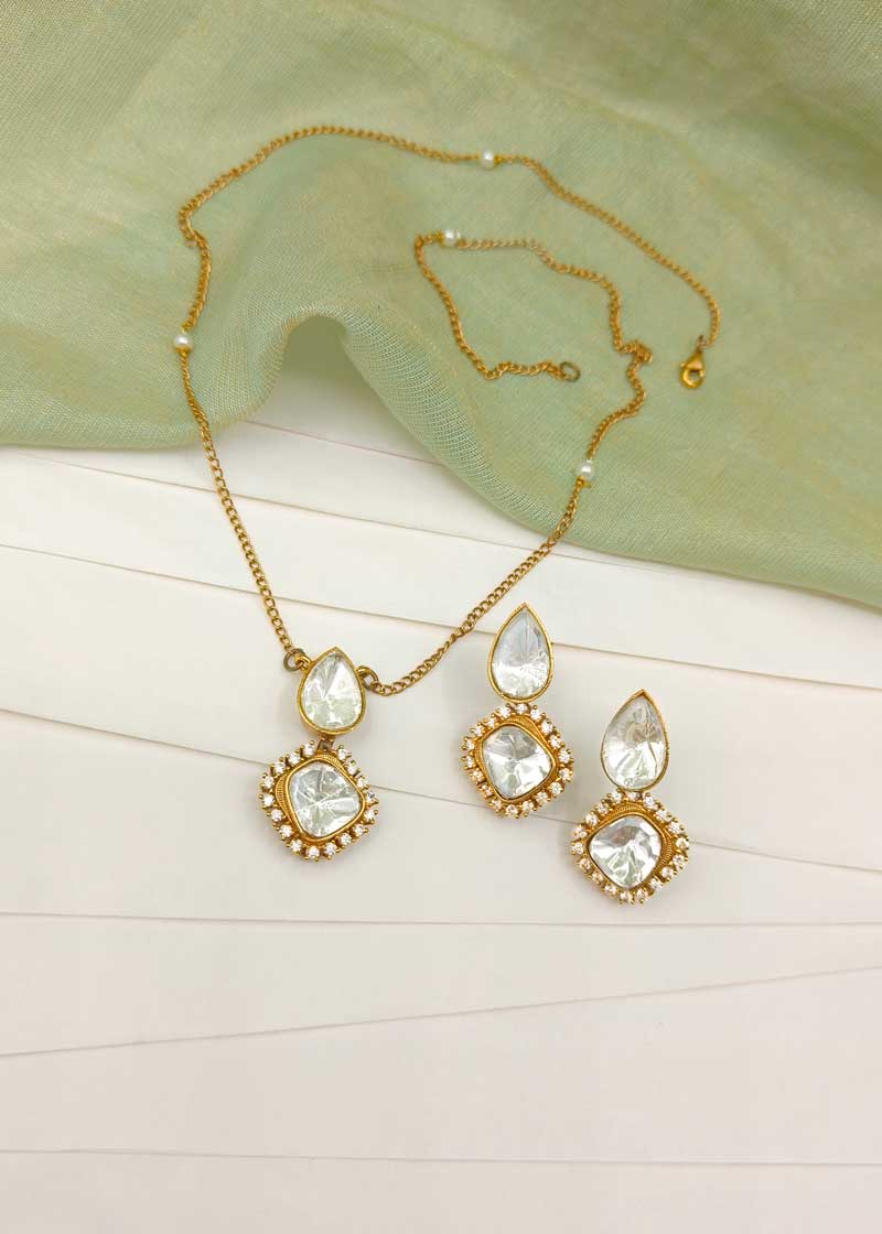 Dazzling Gold Plated Tear Drop Kundan And Cubic Zircon Drop Pendant Set With Chain