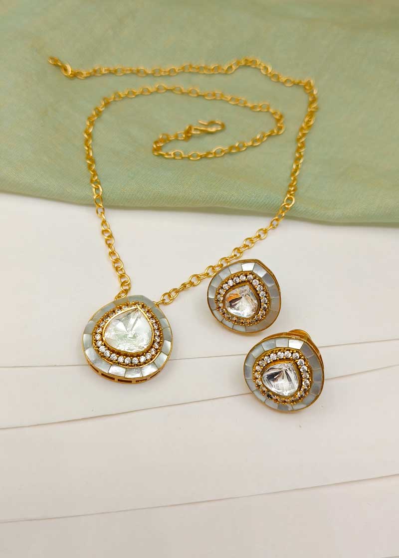 Classic Heritage Teardrop Kundan, Cubic Zircon And Mother Of Pearl Pendant Set With Chain