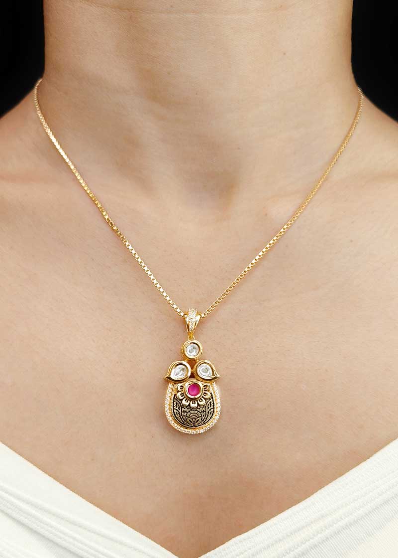 Antique Floral Motif Kundan And Cubic Zircon Matt Gold Pendent Set With Chain