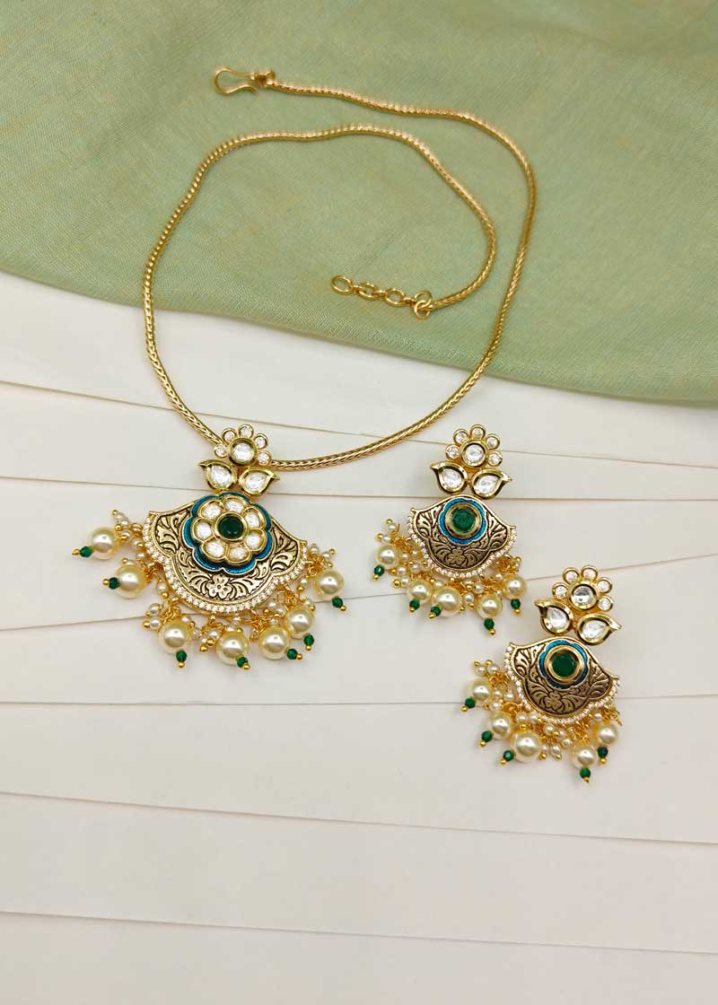 Floral Motif Kundan And Cubic Zircon Matt Gold Polish Meenakari Pendant Set With Chain
