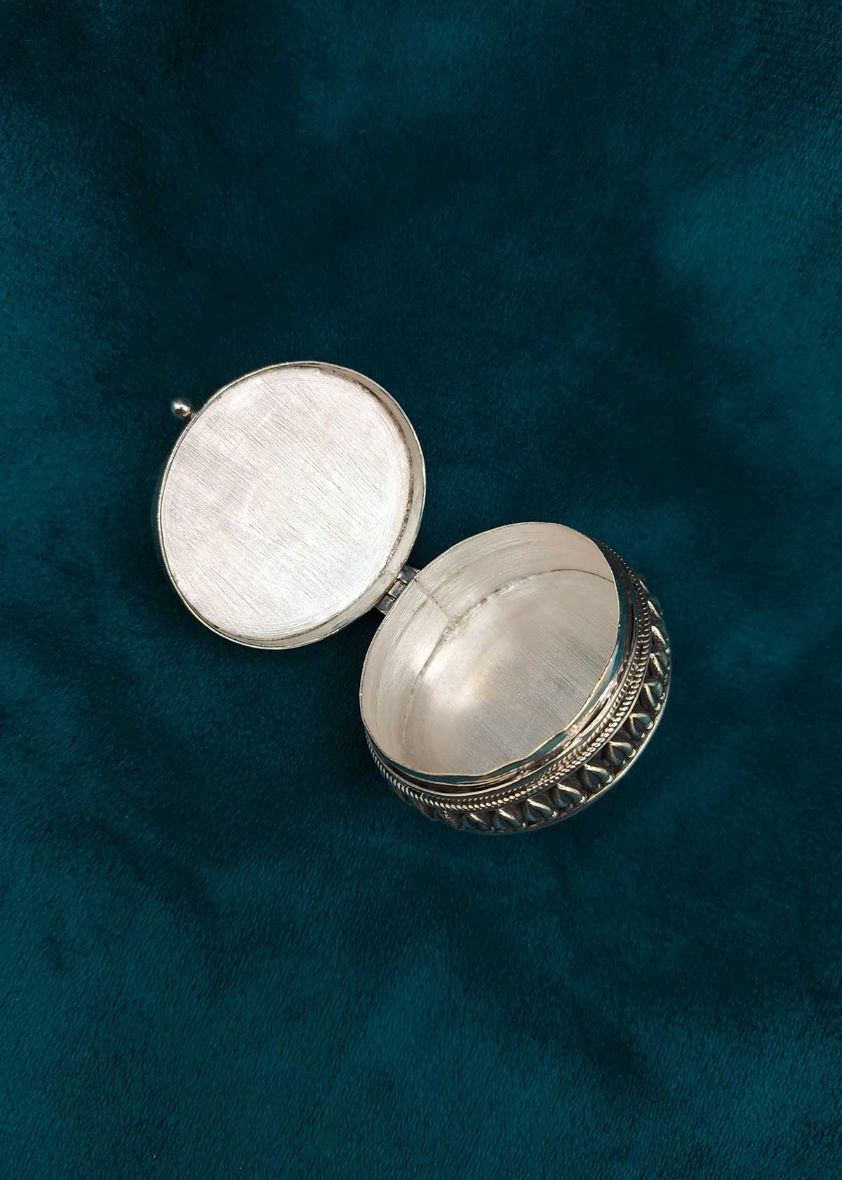 92.5 Sterling Silver Green Stone Kumkum Box / Sindoor Box