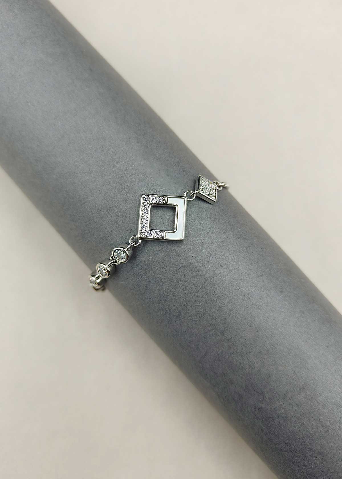 92.5 Sterling Silver Geometric Mother Of Pearl And Cubic Zircon Loose Bracelet For Women