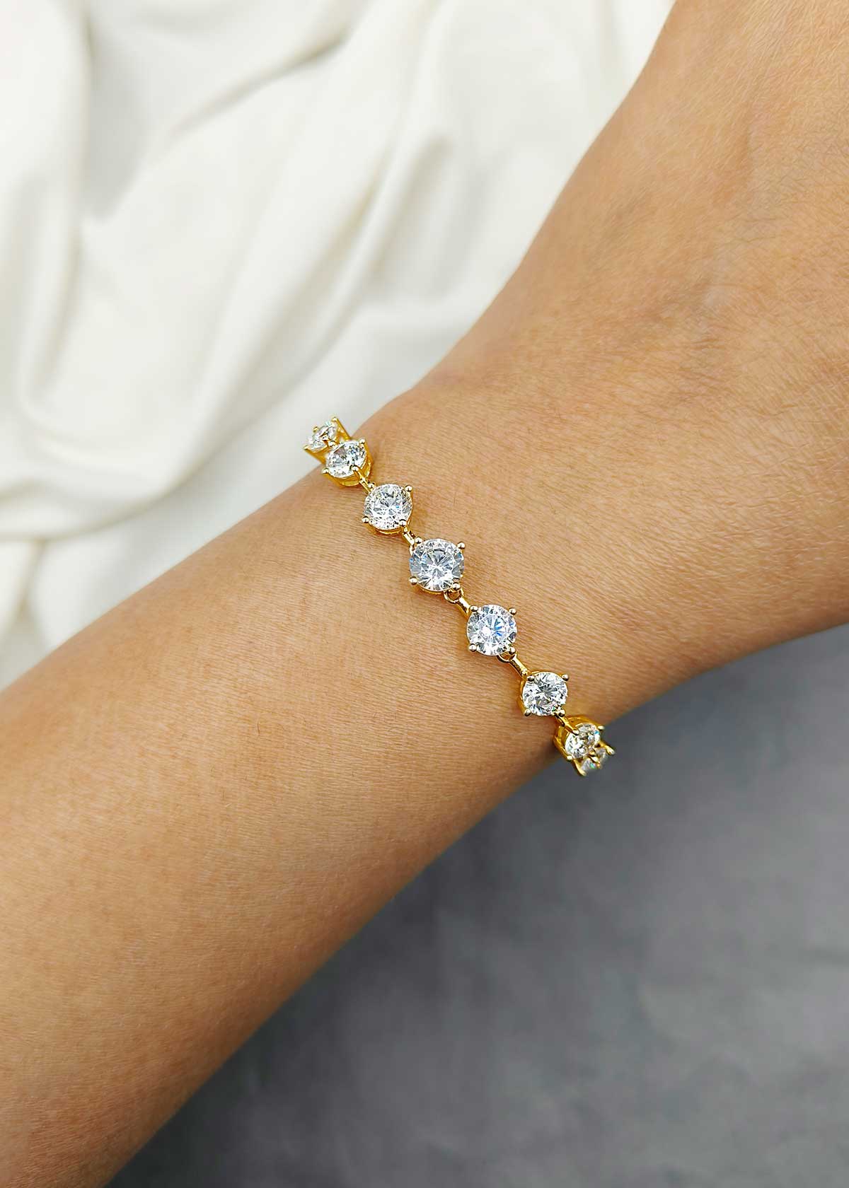 92.5 Sterling Silver Gold Plated Solitaire Diamond Style Loose Bracelet For Women