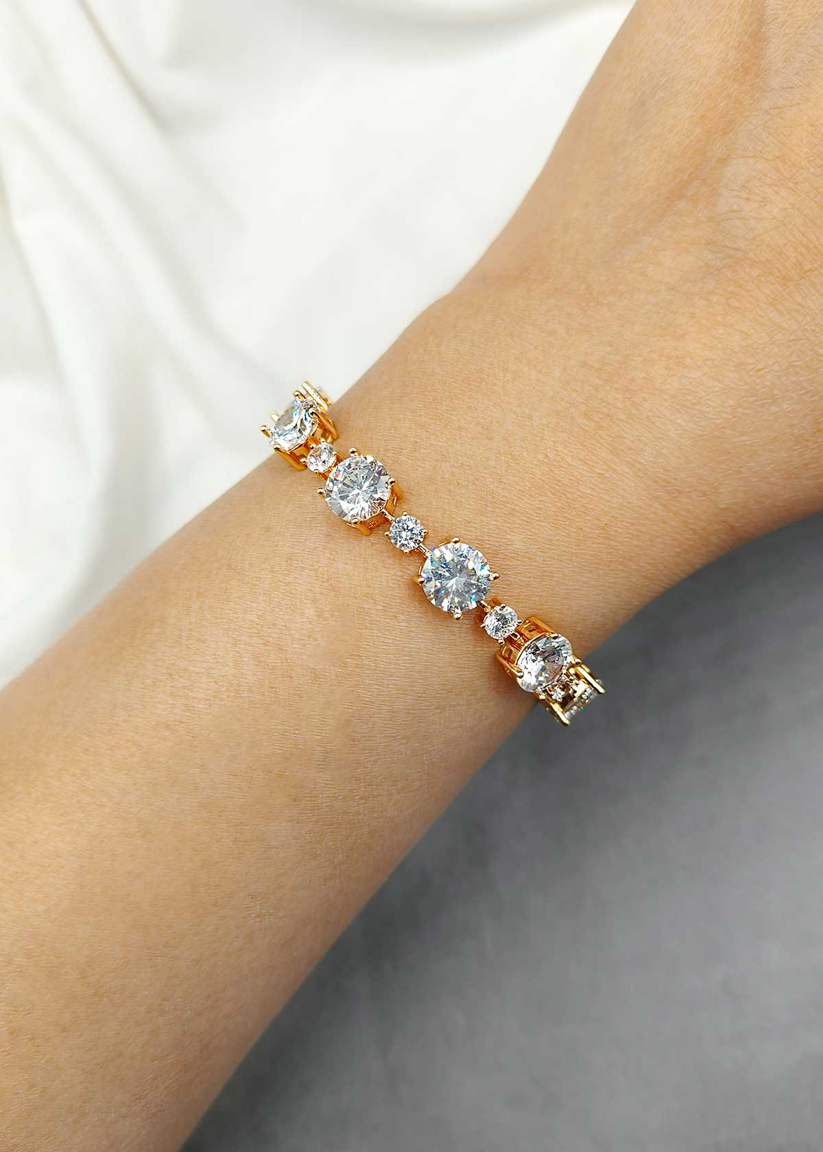 Luxurious Diamond Loose Link Tennis Bracelet For Women