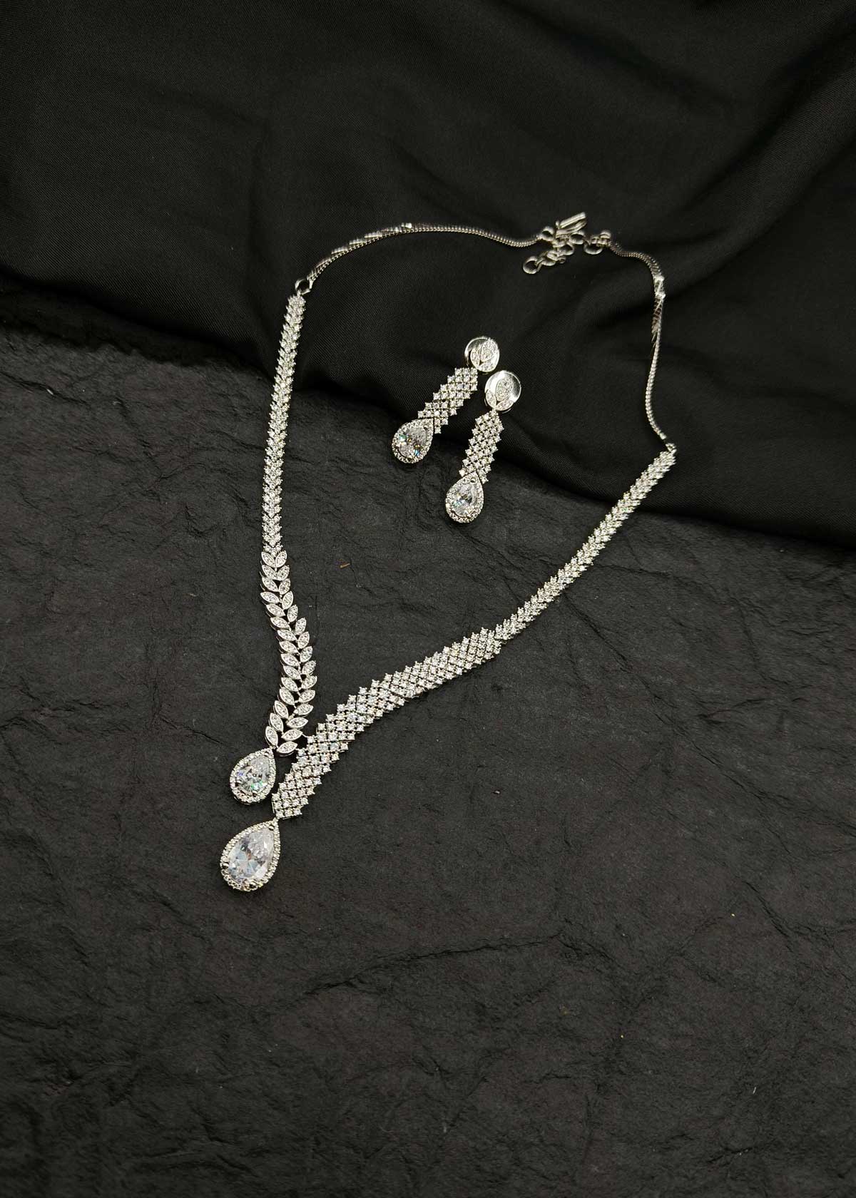 Silver Plated Leaf And Tear Drop Cubic Zircon Adjustable Short Necklace Set