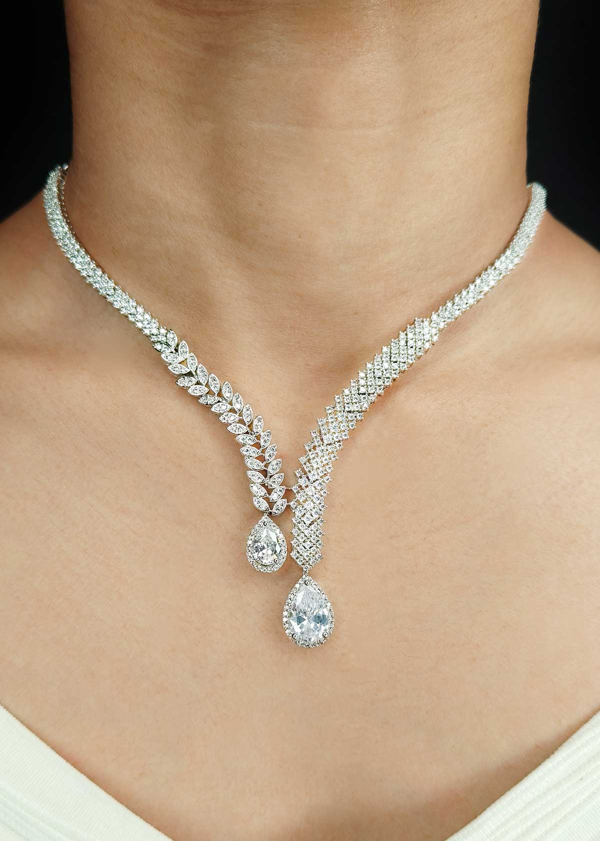 Silver Plated Leaf And Tear Drop Cubic Zircon Adjustable Short Necklace Set