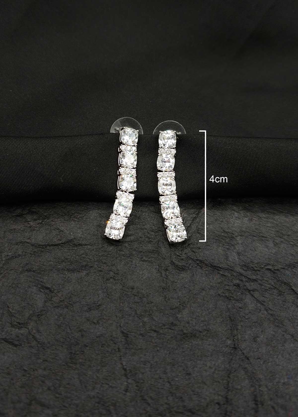 Luxurious Silver Plated Diamond Short Necklace Set For Women