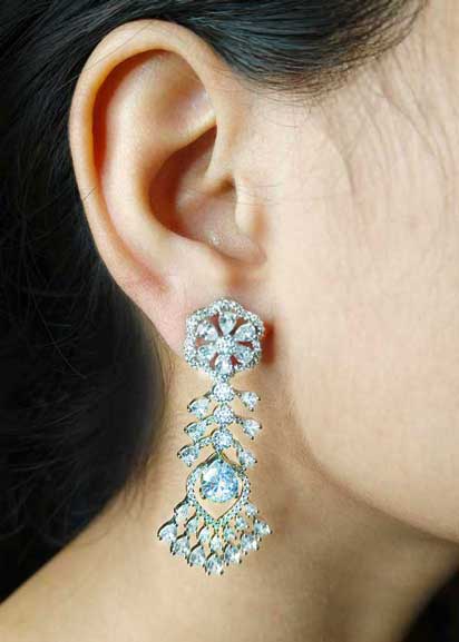 Glamorous Silver Plated Floral Motif Tear Drop Cubic Zircon Short Necklace Set